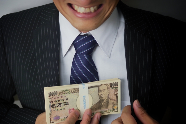 ヤミ金業者は金をせしめてほくそ笑む。小松島市の弁護士や司法書士への無料相談に一歩踏み出す